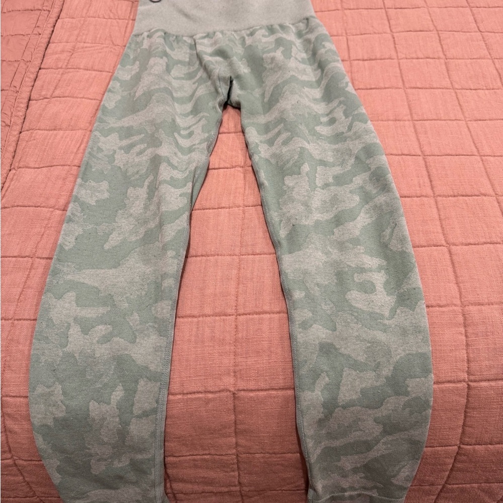 Women’s NVGTN leggings size S